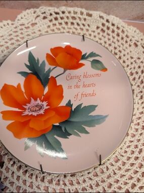 Floral Decorative Plate Vintage With Wall Hanger